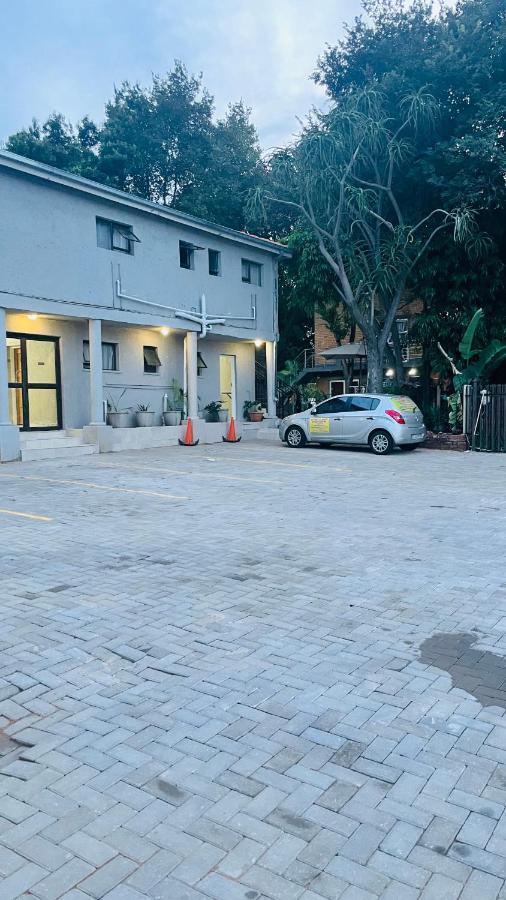 Super Classic Guest House Pretoria Exterior photo