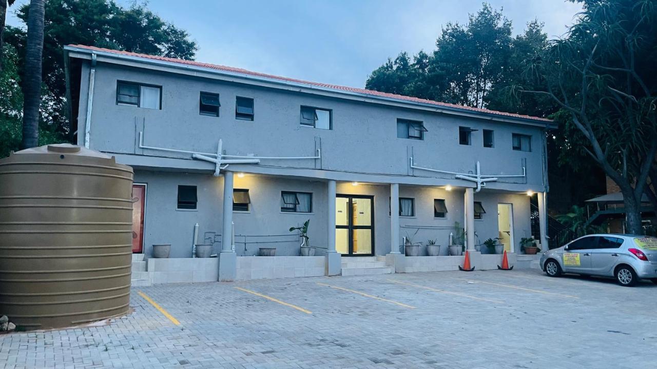 Super Classic Guest House Pretoria Exterior photo