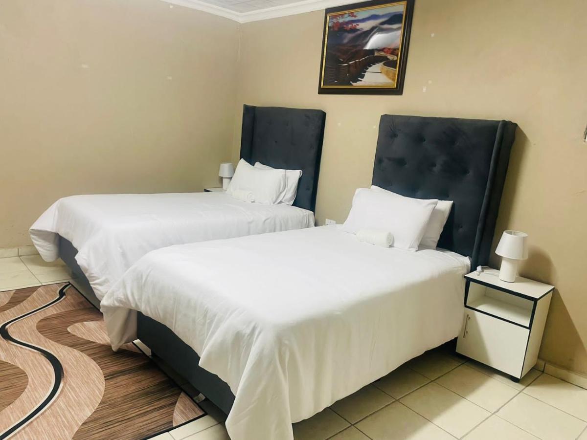 Super Classic Guest House Pretoria Exterior photo